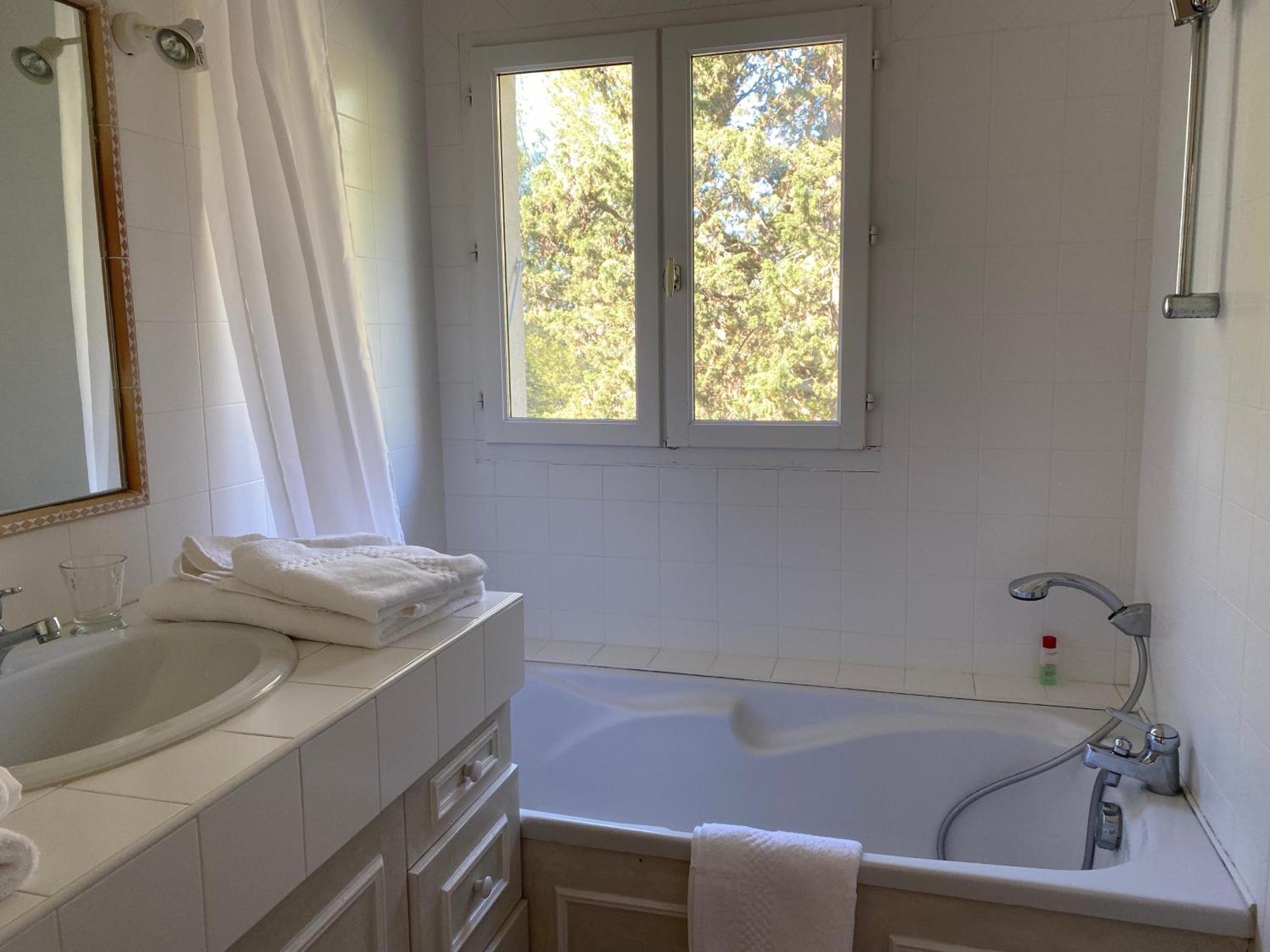 Domaine De Fondouce Bed & Breakfast Villeveyrac Bagian luar foto